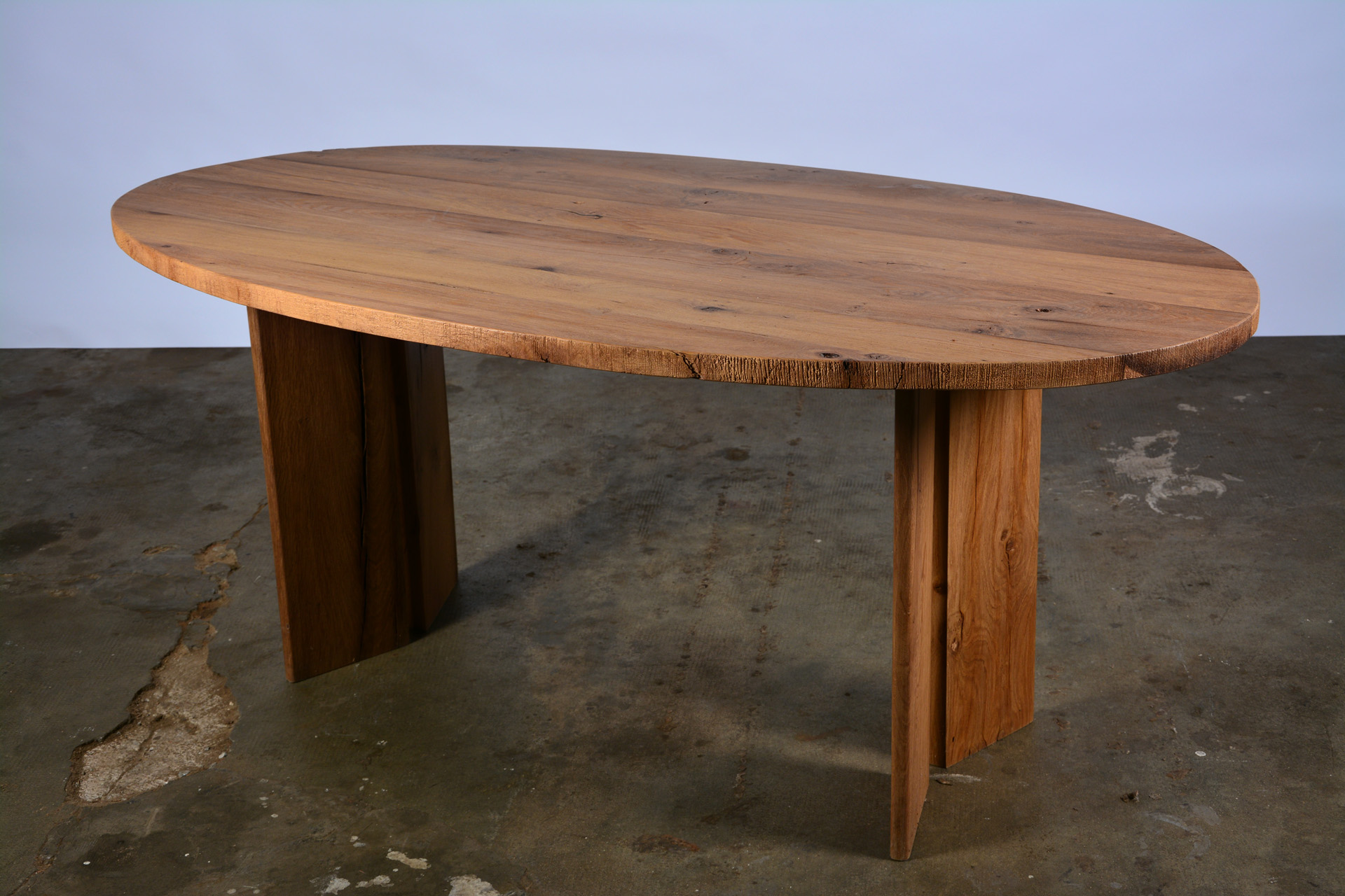 Table ovale plateau et pied en bois